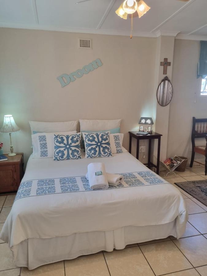 Hotel Eight Palms Port Edward Exterior foto